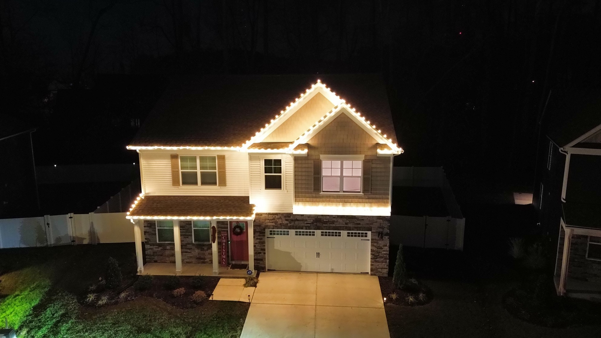 Front view of custom-fit Christmas roofline lights